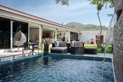 Luxure Villa Rooms 2 Pool & Shared Kitchen