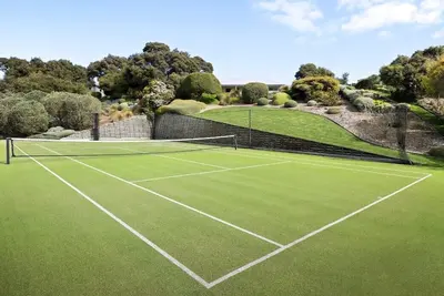 Image de Relaxed Elegance on Manicured Grounds