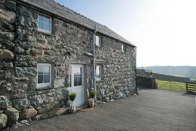 Image de Self Catering Barn Conversion with Sea Views | Cefn-Isaf