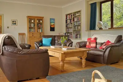 Image de A large spacious 3 bedroomed house in farmyard courtyard.