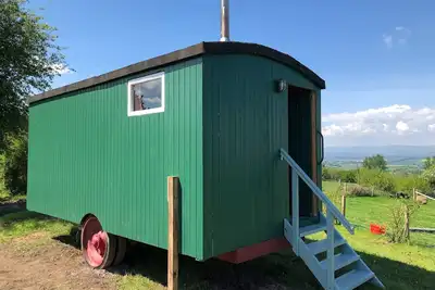 Image de A magical different unique self catered space. Come and enjoy the animals too.