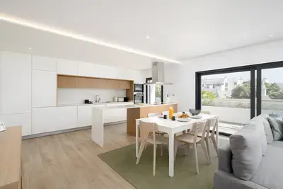 Image de Spacieux T2 avec terrasse de luxe, à 2 minutes de la plage