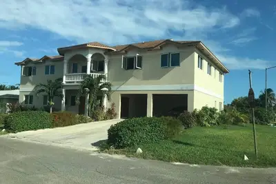 Image de Bay Nassau\nSPACIOUS escape to quiet, getaway in Yamacraw Beach, Nassau, Bahamas