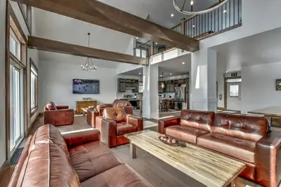 7 bdrm Luxury@Tyrolean, 7 baths, 4 levels, Bbq/Ht