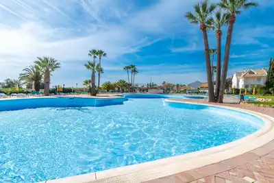 Image de Golden Seaside Villa: Beach and Pool Access Included