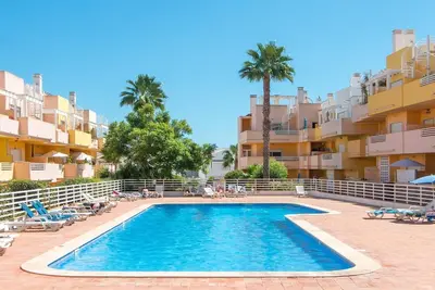 Image de Casa Nobre - 4 mins walk train station - pool - patio - quiet