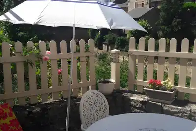 Image de Maison de vacances « Au Bord De La Jonte L'aubriète » avec vue montagne et terrasse privée