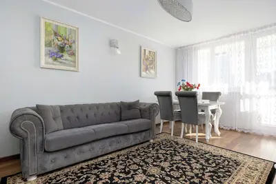 Image de Prosta 2/14 Warszawa | Spacious Apartments in Center with Air Conditioning and Desks for Remote Work