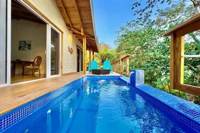 Image de CalmWay 2-bedroom cottage, Quiet Hideout 5 Min to West End, Roatan