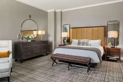 Image de 3 Chic Rooms w/ Modern Comforts by Bob Ross-Worthy Lake for Couples Escapes