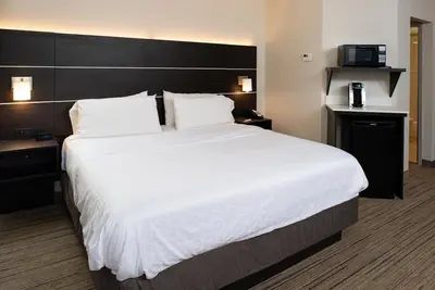 Image de Newly Refreshed Room w/ Bathtub + Close to Cincinnati Museum Center - 11 miles