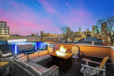 Image de Vrbo Oasis in RiNo with Rooftop Hot Tub