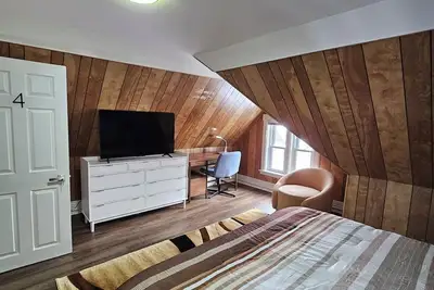 Image de 2 Br- 2 br Retreat w/ King Loft, Near Downtown, Hospital and Sport Arena