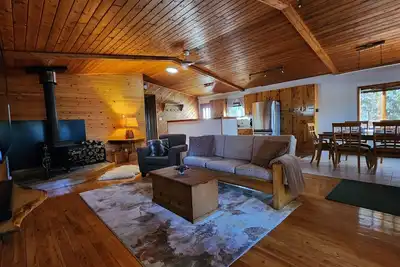 Image de Family Cabin | Game Room w/ Pool Table, Arcade | Fireplace | Close to Water