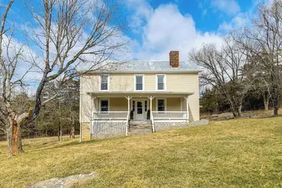 Image de 3+ Picturesque Acres! Historic Lexington Farmhouse