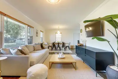 Image de Easy Access to Atlanta’s Best! Home w/ Yard & Deck