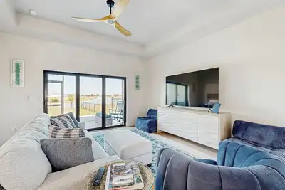 Image de Lakefront lanai living w/ fenced yard, fishing, golfers paradise, Dogs Ok