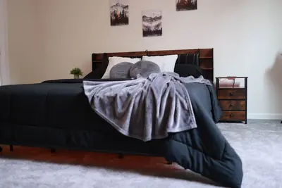 Image de Theo's Pocono Retreat. Lake. Hottub. Game Room. Ski