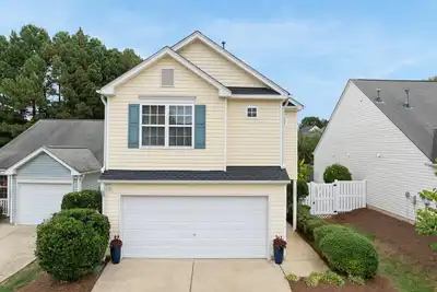 Image de Bright + Airy 3-Bed Home in Nw Raleigh with Fenced Yard. Minutes from Rdu + Rtp!