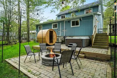 Image de Pocono Retreat w/ Pool, Jacuzzi, Sauna & Fire Pit