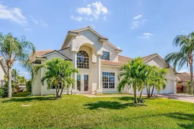 Image de Florida White House Villa – Your Luxurious Escape Awaits