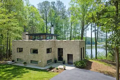 Image de The Castle on Lake Acworth