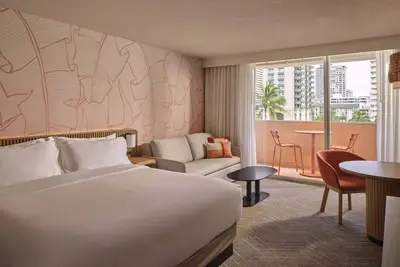 Image de The Ambassador Hotel of Waikiki | Partial Ocean View with One King and Sofa Bed