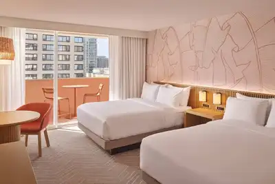 Image de The Ambassador Hotel of Waikiki | Partial Ocean View with 2 Queens | Pool