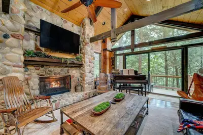 Image de Big Bear Falls - Riverfront | Pet Friendly | Hot Tub