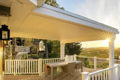 Image de Unique Waterfront Luxury Home - Coastal Entertaining at it's Finest