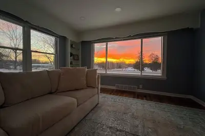 Image de Peaceful 3-bedroom 2 full bath house finished basement Ac in charming Greenwood.