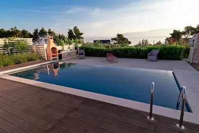 Image de Maison pour la famille près de la mer et avec la piscine Sutivan, Brac (K-25077)