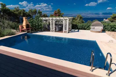 Image de Maison pour la famille près de la mer et avec la piscine Sutivan, Brac (K-25257)