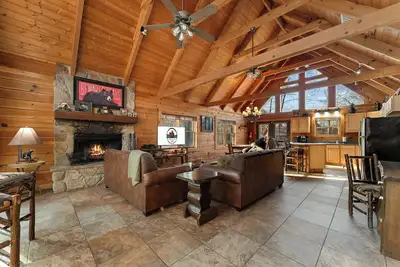 Image de Hot Tub Cabin Near Thunder Ridge & Table Rock Lake • Sleeps 8