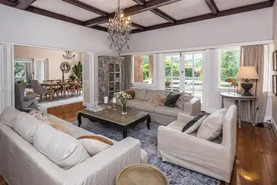 Image de Kerrisdale Bowral - 1 acre of specimen tree gardens, close to wedding venues.