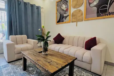 Image de Spacious 2br in Lively Neighborhood • Near Airport • Family Ready