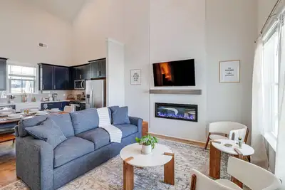 Image de Boat-Ready Location! Airy Greenwood Family Cottage