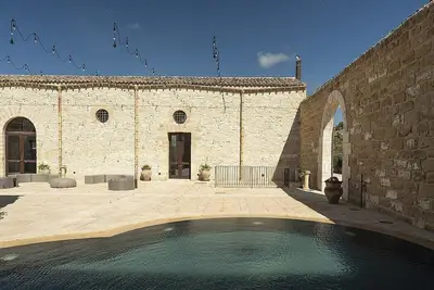 Image de Villa Fortino: A characteristic two-story age-old estate in a quiet position, surrounded by the Sicilian countryside, with Free Wi-Fi.