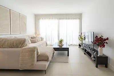 Image de Modern 2 Bedroom Apartment with Panoramic Sea Views