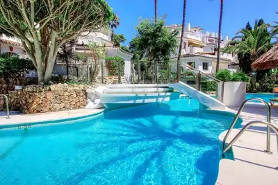 Image de Appartement en bord de mer avec jacuzzi et piscine