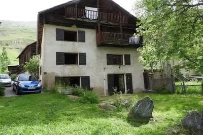 Image de Studio familial face à la forêt au sein d'un hameau de haute altitude