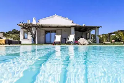 Image de Belle maison de vacances privée avec Wifi, piscine privée, climatisation, Tv et patio