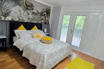 Image de Stay at The Hideaway, a curated luxury boutique home away from home experience…