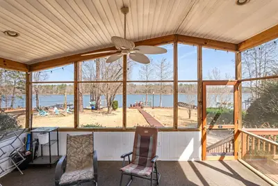 Image de Cloud Nine on Lake Murray-SUPs, Game Room and More