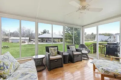Image de Chalet #44 Nr Resort Pool, Courts & Walk to Beach