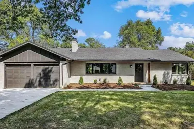 Image de Gorgeous 3 bed 3 bath home with 2 car garage