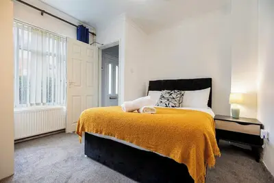 Image de Ample Home, Ideal for Contractors, Sleeps 10.