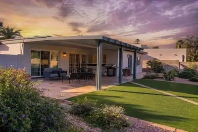 Image de Newly Renovated 3br/4bed/2ba lakeside retreat. Next to park, lake, and golf!