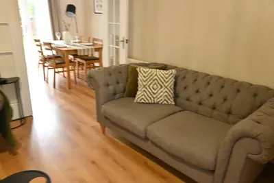 Image de Sleeps 5 | Driveway Parking | Close to City & Stadiums