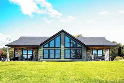 Perfect new 2-bedroom duplex.